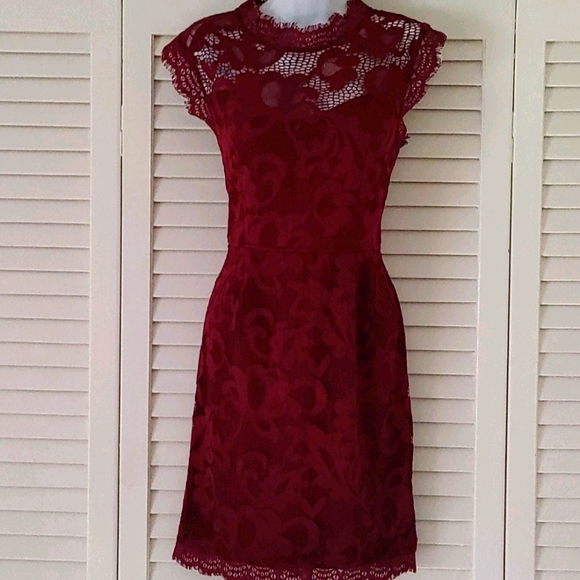 Sans Souci Dresses & Skirts - Sans Souci Lace Dress Size L